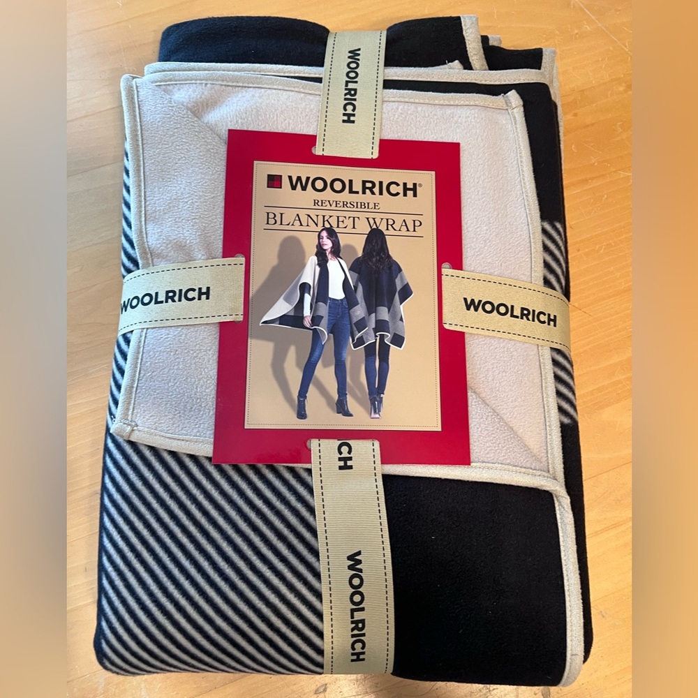Woolrich Reversible Fleece Wrap